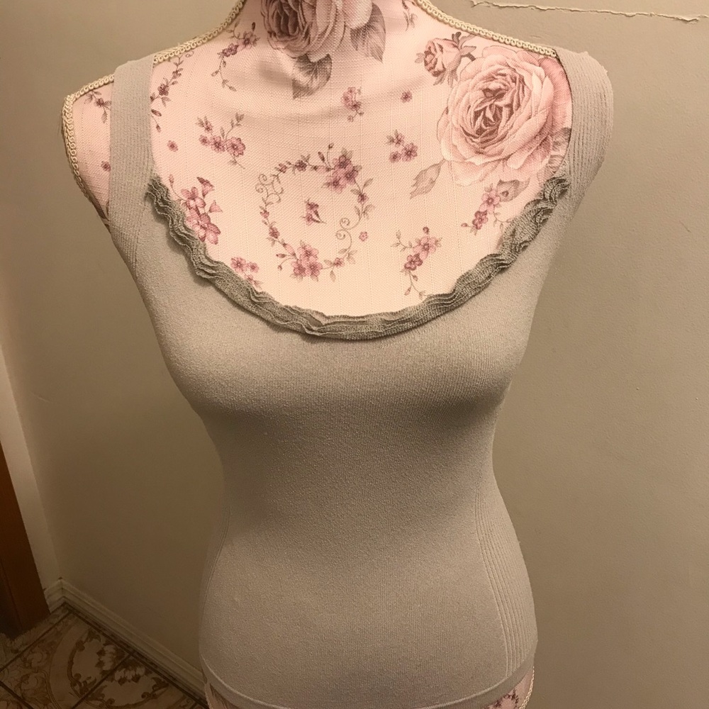 Top - Picture 3 of 5